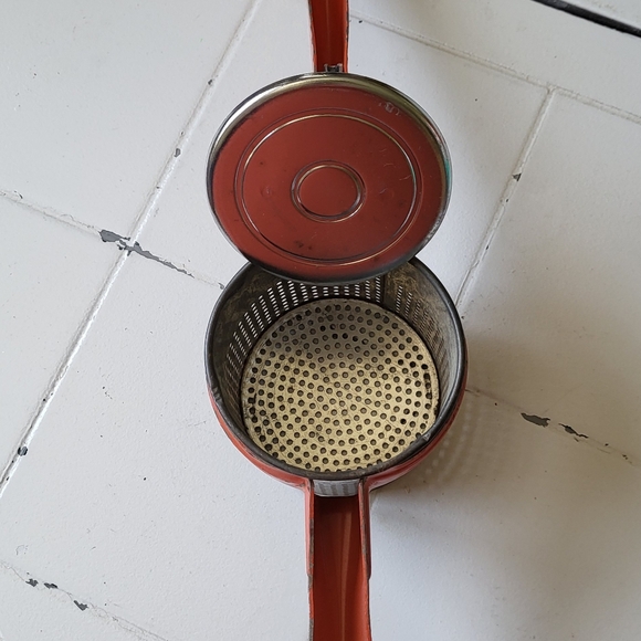 Vtg Hand Potato Ricer Fruit Juicer Strainer Steel Red Well Used Country Kitchen - Picture 2 of 12